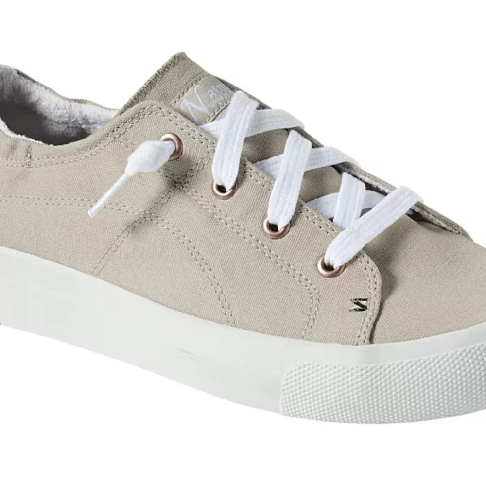 #49 NWOT Natural Reflections Tan and White Sneakers Contemporary Design - Picture 1 of 4